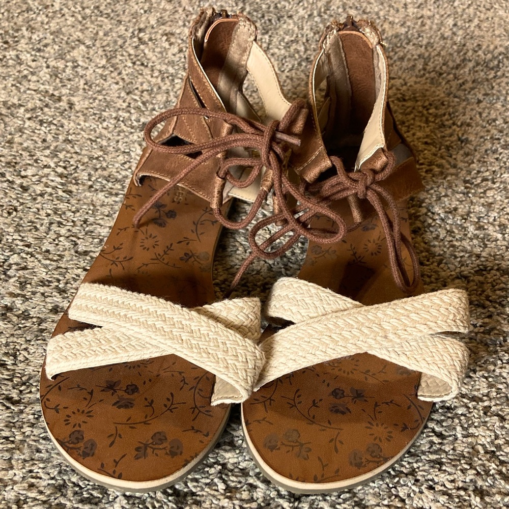 NWOT 🎀 Maurice’s Sandals